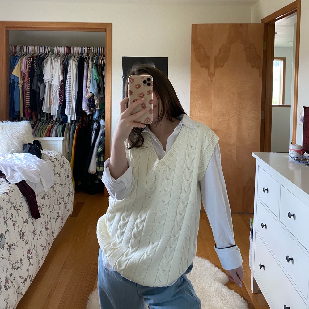 White button down blouse - Picture 5 of 7